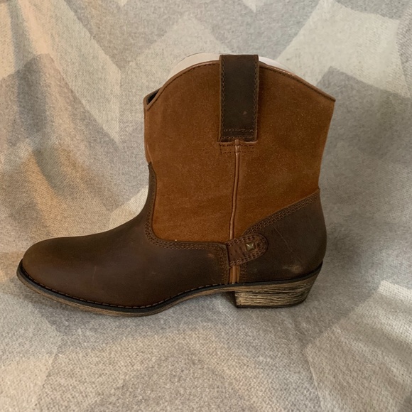Santa Fe Boot Tan Leather & Suede Ankle Cowboy Boot - Picture 1 of 9